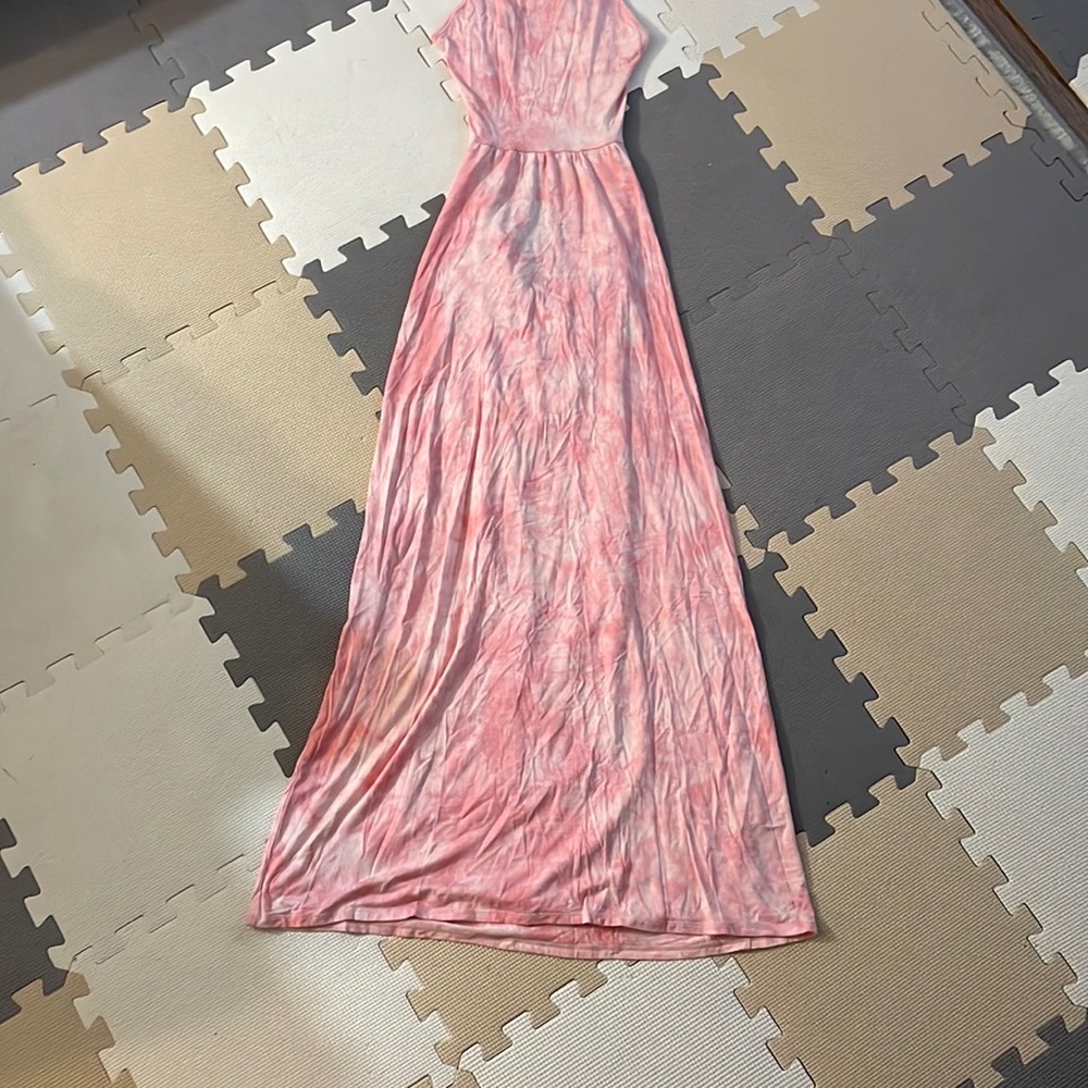 NWT Dolce Vita Ameerah Maxi Dress in Dusty Coral (pink) tie dye with back cutout